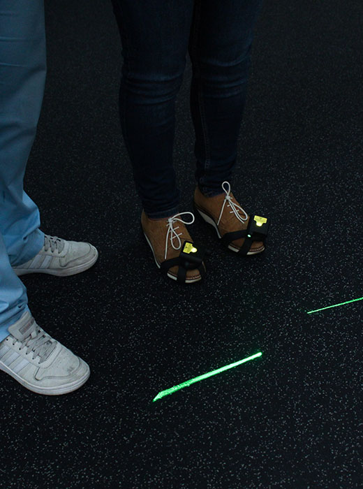 Laser & Light Gait Training - Sistema de pistas para treino de marcha em passadeira, em ginásio e deambulação livre em campo aberto e espaços fechados.